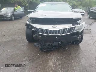 2016 Kia Optima SXL Turbo z VIN 5XXGV4L24GG085759, wystawiony jako IAAI lot #42179979 z przebiegiem 105 318 mil mil oraz . Historia ofert i sprzedaży dostępna na DreamBid. Obrazek 6.