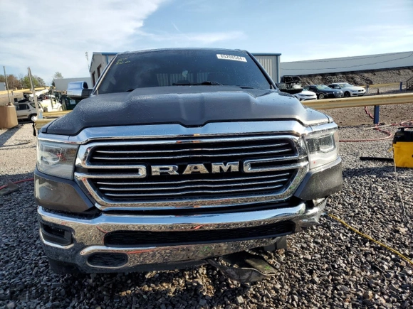 2019 Ram 1500 Laramie with VIN 1C6SRFDT3KN860915, listed as a Copart auction lot 85208584 with 118,902 mi miles and Salvage Title. Bid and sale history available at carsss.com. Image 5.