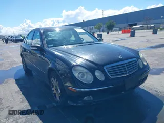 2003 Mercedes-Benz E 320 z VIN WDBUF65J13A160065, wystawiony jako IAAI lot #41720444 z przebiegiem 277 910 mil mil oraz . Historia ofert i sprzedaży dostępna na DreamBid. Obrazek 1.