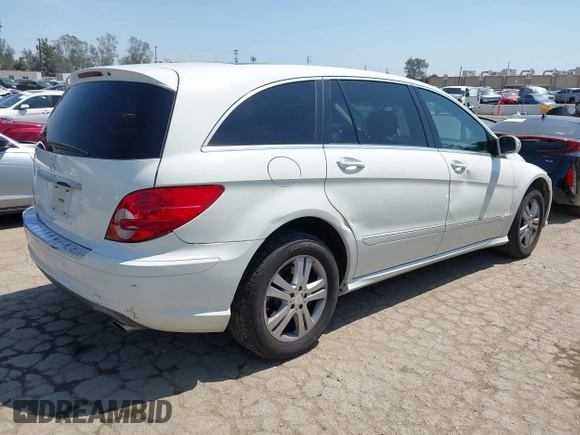 2008 Mercedes-Benz R-Class 3.5L with VIN 4JGCB56E28A084301, listed as a IAAI auction lot 41915069 with 86,667 mi miles. Bid and sale history available at carsss.com. Image 4.