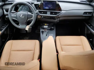 2023 Lexus UX 250h Premium z VIN JTHP6JBH1P2145423, wystawiony jako Copart lot #47424085 z przebiegiem 8 883 mil mil oraz Czysty tytuł • Clean title. Historia ofert i sprzedaży dostępna na DreamBid. Obrazek 8.