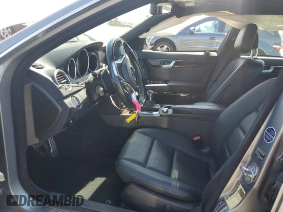 2012 Mercedes-Benz C 250 Sport z VIN WDDGF4HB1CA651815, wystawiony jako Copart lot #62311975 z przebiegiem 80 577 mil mil oraz Szkoda całkowita • Salvage title. Historia ofert i sprzedaży dostępna na DreamBid. Obrazek 7.