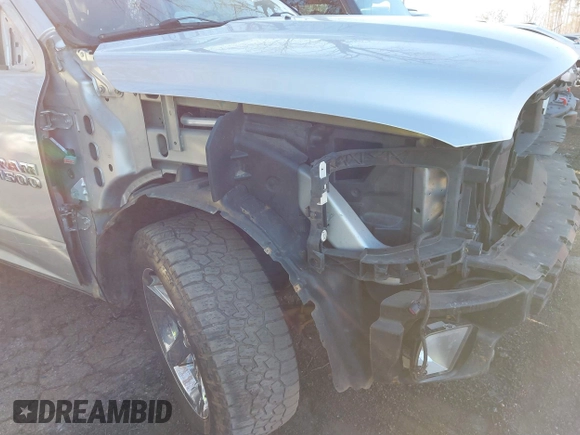 2018 Ram 1500 Tradesman z VIN 1C6RR7FT5JS186896, wystawiony jako IAAI lot #41645578 z przebiegiem 77 869 mil mil oraz . Historia ofert i sprzedaży dostępna na DreamBid. Obrazek 6.