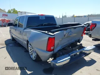 2005 Chevrolet Silverado 1500 LS z VIN 2GCEC13TX51171276, wystawiony jako IAAI lot #41861847 z przebiegiem 163 237 mil mil oraz . Historia ofert i sprzedaży dostępna na DreamBid. Obrazek 3.