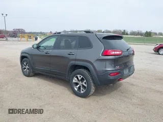 2016 Jeep Cherokee Trailhawk z VIN 1C4PJMBS4GW167650, wystawiony jako IAAI lot #41936549 z przebiegiem 218 000 mil mil oraz . Historia ofert i sprzedaży dostępna na DreamBid. Obrazek 3.