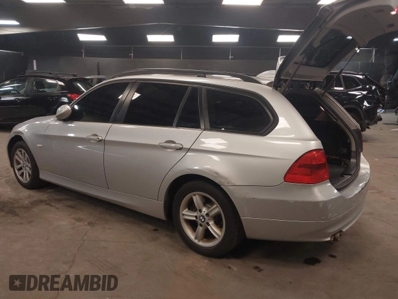 2007 BMW 3 Series 328xi z VIN WBAVT73547FZ35622, wystawiony jako IAAI lot #42355513 z przebiegiem 136 579 mil mil oraz . Historia ofert i sprzedaży dostępna na DreamBid. Obrazek 3.