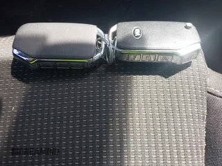 2020 Kia Forte LXS z VIN 3KPF24AD7LE226335, wystawiony jako IAAI lot #42172337 z przebiegiem 101 079 mil mil oraz . Historia ofert i sprzedaży dostępna na DreamBid. Obrazek 11.