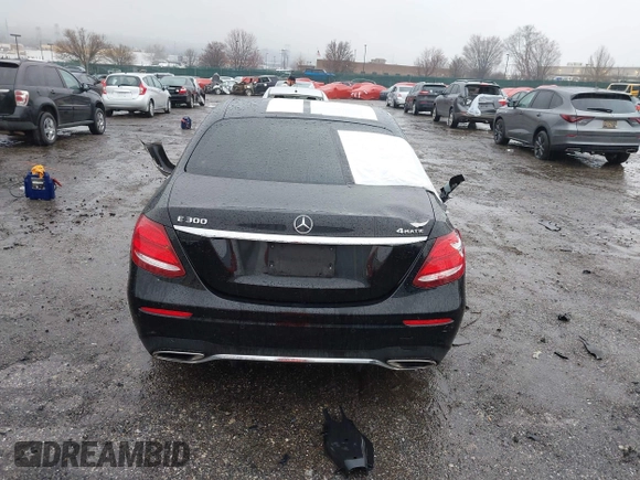2018 Mercedes-Benz E with VIN WDDZF4KB5JA352116, listed as a IAAI auction lot 41863109 with 71,039 mi miles. Bid and sale history available at carsss.com. Image 17.