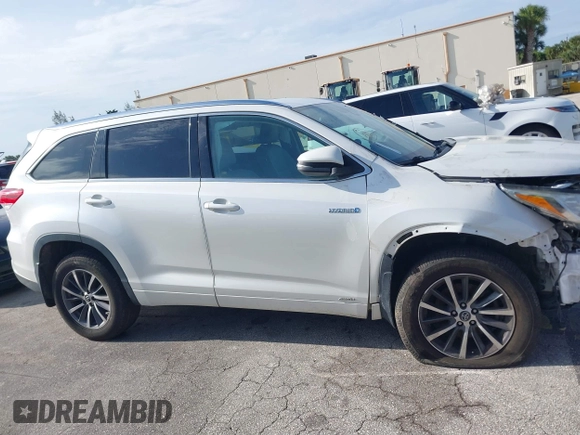 2018 Toyota Highlander Hybrid XLE с VIN 5TDJGRFH2JS051886, выставлен на аукционе IAAI как лот 42739821 с пробегом 131 880 миль миль и . История ставок и продаж доступна на DreamBid. Изображение 13.