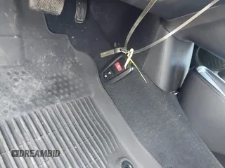 2021 Toyota Prius LE z VIN JTDL9MFU3M3028805, wystawiony jako IAAI lot #42043610 z przebiegiem 26 436 mil mil oraz . Historia ofert i sprzedaży dostępna na DreamBid. Obrazek 11.