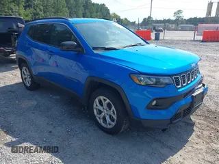 2024 Jeep Compass Latitude with VIN 3C4NJDBN8RT119496, listed as a IAAI auction lot 42608637 with 32,417 mi miles and . Bid and sale history available at DreamBid. Image 1.