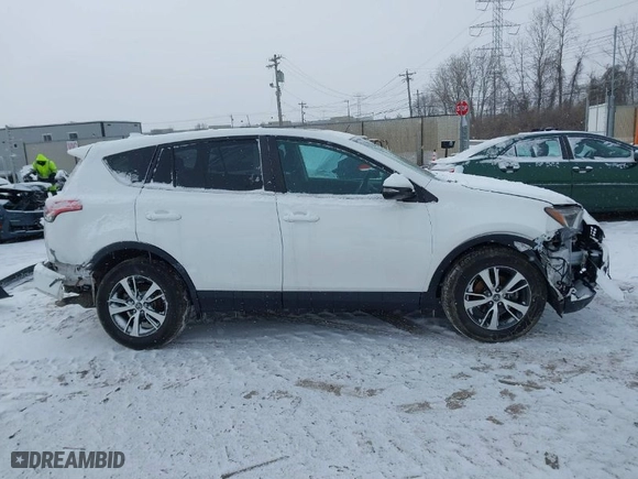 2018 Toyota RAV4 XLE with VIN 2T3RFREV1JW792915, listed as a IAAI auction lot 41607455 with 67,840 mi miles. Bid and sale history available at carsss.com. Image 14.