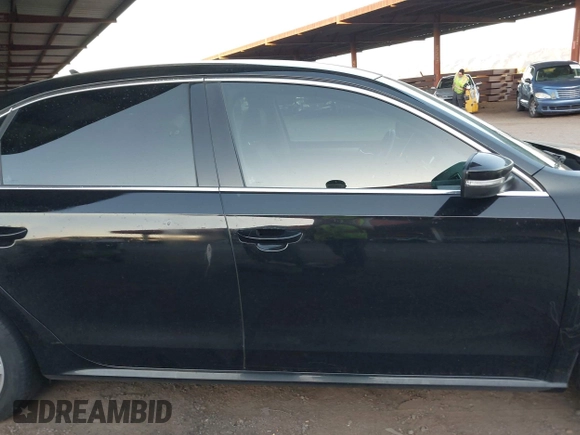 2015 Volkswagen Passat Limited Edition Edition z VIN 1VWAT7A3XFC123239, wystawiony jako IAAI lot #42321970 z przebiegiem 100 436 mil mil oraz . Historia ofert i sprzedaży dostępna na DreamBid. Obrazek 13.