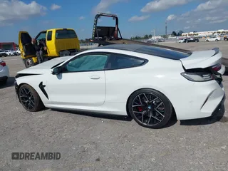2022 BMW M8 Competition z VIN WBSAE0C02NCH10522, wystawiony jako IAAI lot #41321013 z przebiegiem 44 389 mil mil oraz . Historia ofert i sprzedaży dostępna na DreamBid. Obrazek 13.
