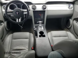 2007 Ford Mustang Deluxe z VIN 1ZVFT80N275364703, wystawiony jako Copart lot #56668525 z przebiegiem 183 132 mil mil oraz Czysty tytuł • Clean title. Historia ofert i sprzedaży dostępna na DreamBid. Obrazek 8.