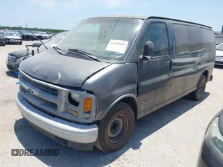 2000 Chevrolet City Express Cargo z VIN 1GNFG15R2Y1107664, wystawiony jako IAAI lot #42294843 z przebiegiem 110 426 mil mil oraz . Historia ofert i sprzedaży dostępna na DreamBid. Obrazek 2.