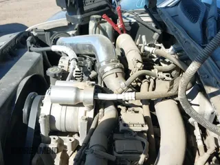 2002 Chevrolet Silverado 2500HD LS z VIN 1GCHK23152F110118, wystawiony jako IAAI lot #42079449 z przebiegiem 279 454 mil mil oraz . Historia ofert i sprzedaży dostępna na DreamBid. Obrazek 17.