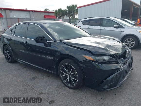 2021 Toyota Camry SE Nightshade with VIN 4T1G11AK2MU471174, listed as a IAAI auction lot 41740546 with 77,037 mi miles. Bid and sale history available at carsss.com. Image 1.