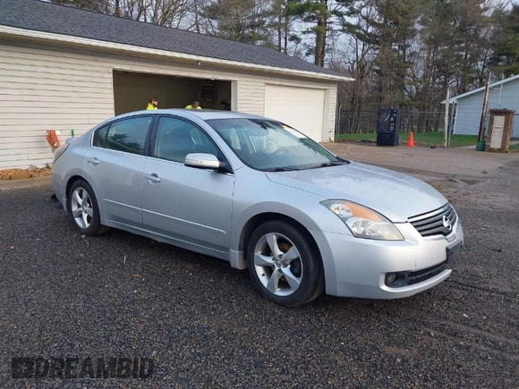 2008 Nissan Altima 3.5 SE with VIN 1N4BL21E88N454376, listed as a IAAI auction lot 41919342 with 243,006 mi miles. Bid and sale history available at carsss.com. Image 1.
