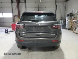 2019 Jeep Compass Altitude z VIN 3C4NJDBB9KT813447, wystawiony jako Copart lot #50494595 z przebiegiem 70 401 mil mil oraz Szkoda całkowita • Salvage title. Historia ofert i sprzedaży dostępna na DreamBid. Obrazek 6.