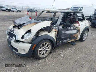 2011 MINI Hardtop S с VIN WMWSV3C53BTY20901, выставлен на аукционе IAAI как лот 42001531 с пробегом Не указан миль и . История ставок и продаж доступна на DreamBid. Изображение 2.