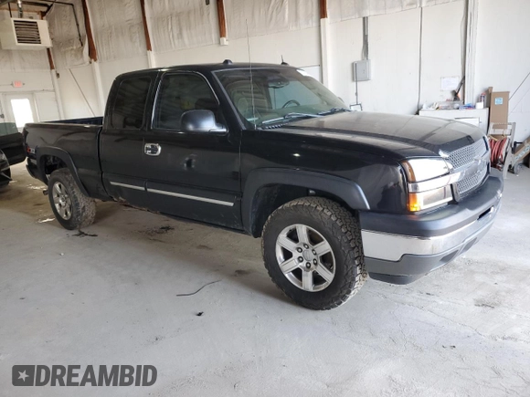 2005 Chevrolet Silverado 1500 Z71 z VIN 1GCEK19B75Z241454, wystawiony jako Copart lot #52154325 z przebiegiem 203 436 mil mil oraz Szkoda całkowita • Salvage title. Historia ofert i sprzedaży dostępna na DreamBid. Obrazek 4.