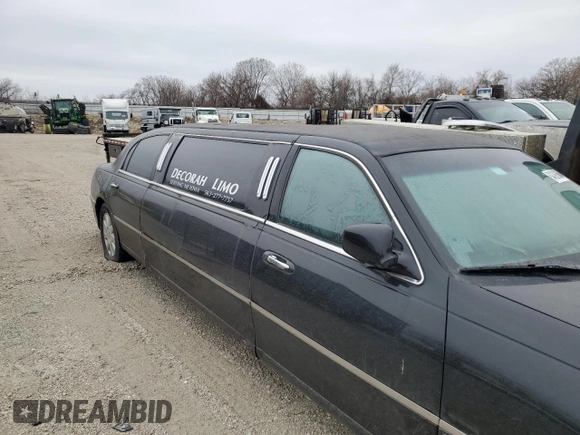 2003 Lincoln Town Car Executive z VIN 1L1FM81W33Y653215, wystawiony jako Copart lot #84396364 z przebiegiem Nie podano mil oraz Szkoda całkowita • Salvage title. Historia ofert i sprzedaży dostępna na DreamBid. Obrazek 9.