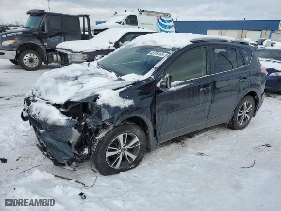 2018 Toyota RAV4 XLE with VIN JTMRFREV5JJ251879, listed as a Copart auction lot 45246185 with 44,135 mi miles and Clean Title. Bid and sale history available at carsss.com. Image 1.