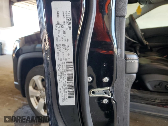 2018 Jeep Compass Latitude z VIN 3C4NJDBB2JT232824, wystawiony jako Copart lot #58095455 z przebiegiem 61 917 mil mil oraz Szkoda całkowita • Salvage title. Historia ofert i sprzedaży dostępna na DreamBid. Obrazek 12.
