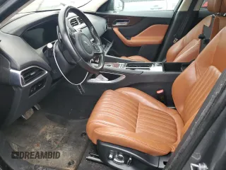 2019 Jaguar F-Pace 30t Portfolio z VIN SADCN2GX9KA357787, wystawiony jako Copart lot #56532995 z przebiegiem 97 594 mil mil oraz Czysty tytuł • Clean title. Historia ofert i sprzedaży dostępna na DreamBid. Obrazek 7.