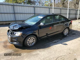 2018 Chevrolet Sonic LT z VIN 1G1JD5SHXJ4100084, wystawiony jako Copart lot #46094985 z przebiegiem 127 719 mil mil oraz Szkoda całkowita • Salvage title. Historia ofert i sprzedaży dostępna na DreamBid. Obrazek 1.
