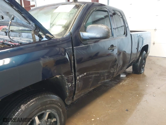 2008 Chevrolet Silverado 1500 LT w/1LT with VIN 2GCEC19C481222752, listed as a IAAI auction lot 41278747 with 211,484 mi miles. Bid and sale history available at carsss.com. Image 6.