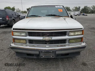 1998 Chevrolet Suburban with VIN 3GNEC16R1WG114237, listed as a Copart auction lot 53215835 with 330,054 mi miles and Clean Title. Bid and sale history available at carsss.com. Image 5.