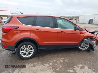 2019 Ford Escape SE z VIN 1FMCU0GD2KUC52592, wystawiony jako IAAI lot #41939458 z przebiegiem 101 029 mil mil oraz . Historia ofert i sprzedaży dostępna na DreamBid. Obrazek 14.