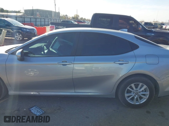 2025 Toyota Camry LE z VIN 4T1DBADKXSU009549, wystawiony jako IAAI lot #41366328 z przebiegiem 1 512 mil mil oraz . Historia ofert i sprzedaży dostępna na DreamBid. Obrazek 15.