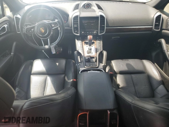 2017 Porsche Cayenne S с VIN WP1AB2A28HLA51118, выставлен на аукционе Copart как лот 50918305 с пробегом 109 872 миль миль и Списание • Salvage title. История ставок и продаж доступна на DreamBid. Изображение 8.