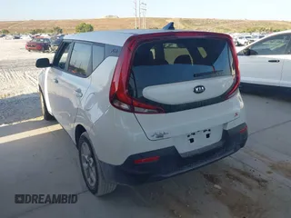 2020 Kia Soul S with VIN KNDJ23AU8L7004004, listed as a IAAI auction lot 42130609 with 97,843 mi miles and . Bid and sale history available at DreamBid. Image 3.
