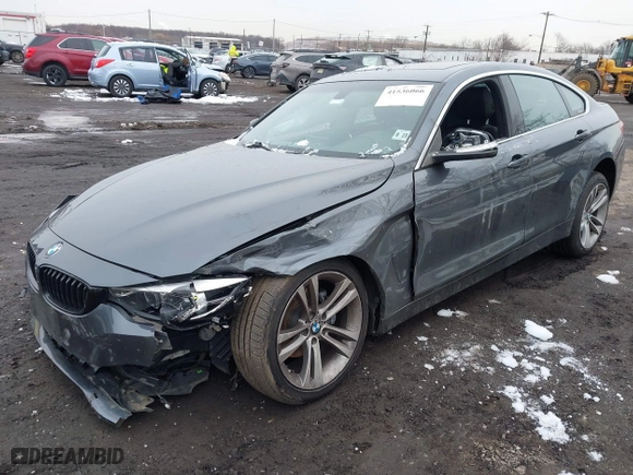 2019 BMW 4 Series 430i xDrive with VIN WBA4J3C52KBL06063, listed as a IAAI auction lot 41536066 with 32,352 mi miles. Bid and sale history available at carsss.com. Image 18.