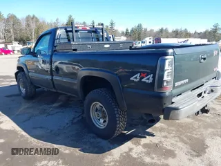 2004 GMC Sierra 2500HD Classic Work Truck with VIN 1GTHK24U34E156094, listed as a IAAI auction lot 41748967 with 152,869 mi miles. Bid and sale history available at carsss.com. Image 3.