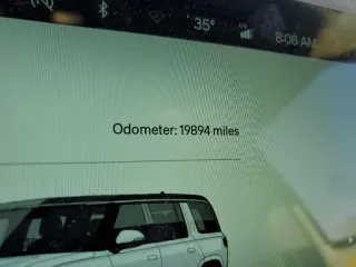2023 Rivian R1S Launch Edition z VIN 7PDSGABL1PN005988, wystawiony jako Copart lot #42556295 z przebiegiem 19 894 mil mil oraz Szkoda całkowita • Salvage title. Historia ofert i sprzedaży dostępna na DreamBid. Obrazek 9.
