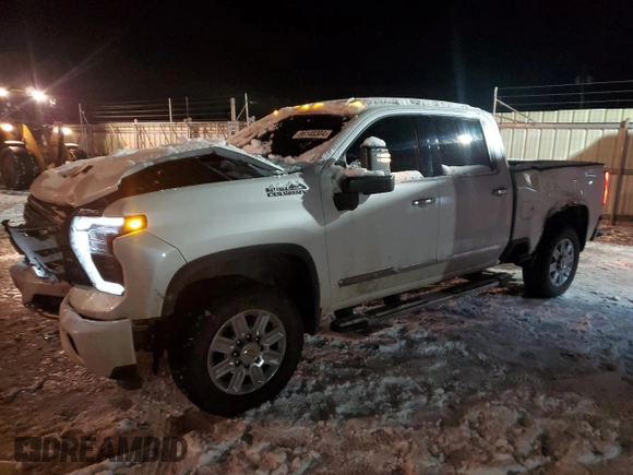 2024 Chevrolet Silverado 3500HD High Country with VIN 1GC4YVEY0RF124804, listed as a Copart auction lot 86140304 with 32,840 mi miles and Salvage Title. Bid and sale history available at carsss.com. Image 1.