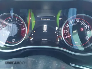 2018 Dodge Challenger SXT z VIN 2C3CDZAG3JH258838, wystawiony jako IAAI lot #42223754 z przebiegiem 102 827 mil mil oraz . Historia ofert i sprzedaży dostępna na DreamBid. Obrazek 7.