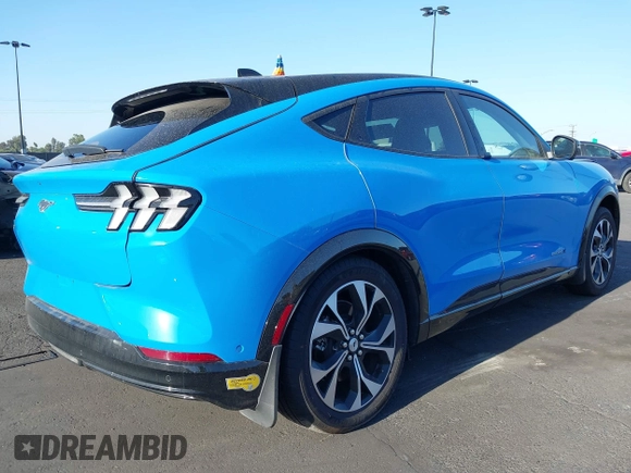 2022 Ford Mustang Mach-E Premium z VIN 3FMTK3R74NMA19496, wystawiony jako IAAI lot #42519774 z przebiegiem 19 880 mil mil oraz . Historia ofert i sprzedaży dostępna na DreamBid. Obrazek 4.