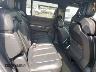 2025 Rivian R1S Adventure z VIN 7PDSGBBA3SN046975, wystawiony jako Copart lot #61790405 z przebiegiem 8 427 mil mil oraz Szkoda całkowita • Salvage title. Historia ofert i sprzedaży dostępna na DreamBid. Obrazek 11.