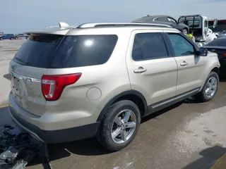 2017 Ford Explorer XLT with VIN 1FM5K8D81HGD05245, listed as a IAAI auction lot 41828547 with 104,881 mi miles. Bid and sale history available at carsss.com. Image 4.