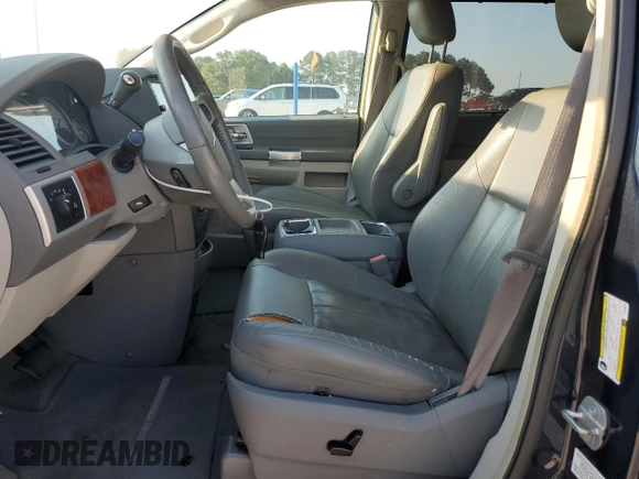 2008 Chrysler Town & Country Touring with VIN 2A8HR54P38R699373, listed as a Copart auction lot 61735215 with 267,554 mi miles and Clean title. Bid and sale history available at DreamBid. Image 7.