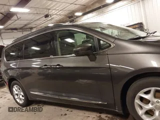 2017 Chrysler Pacifica Touring L with VIN 2C4RC1BG5HR803306, listed as a IAAI auction lot 41968455 with 84,714 mi miles and . Bid and sale history available at DreamBid. Image 14.