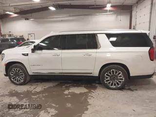2023 GMC Yukon XL Denali Ultimate with VIN 1GKS2KKL9PR557408, listed as a IAAI auction lot 41275837 with 19,556 mi miles. Bid and sale history available at carsss.com. Image 14.