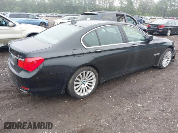 2011 BMW 7 Series 750i xDrive z VIN WBAKC6C53BC394697, wystawiony jako IAAI lot #42505414 z przebiegiem Nie podano mil oraz . Historia ofert i sprzedaży dostępna na DreamBid. Obrazek 4.