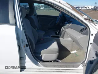 2011 Toyota Camry LE z VIN 4T1BF3EK1BU644469, wystawiony jako IAAI lot #41518325 z przebiegiem 115 485 mil mil oraz . Historia ofert i sprzedaży dostępna na DreamBid. Obrazek 5.